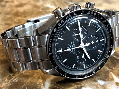 omega speedmaster moonwatch specs|omega speedmaster moonwatch bezel.